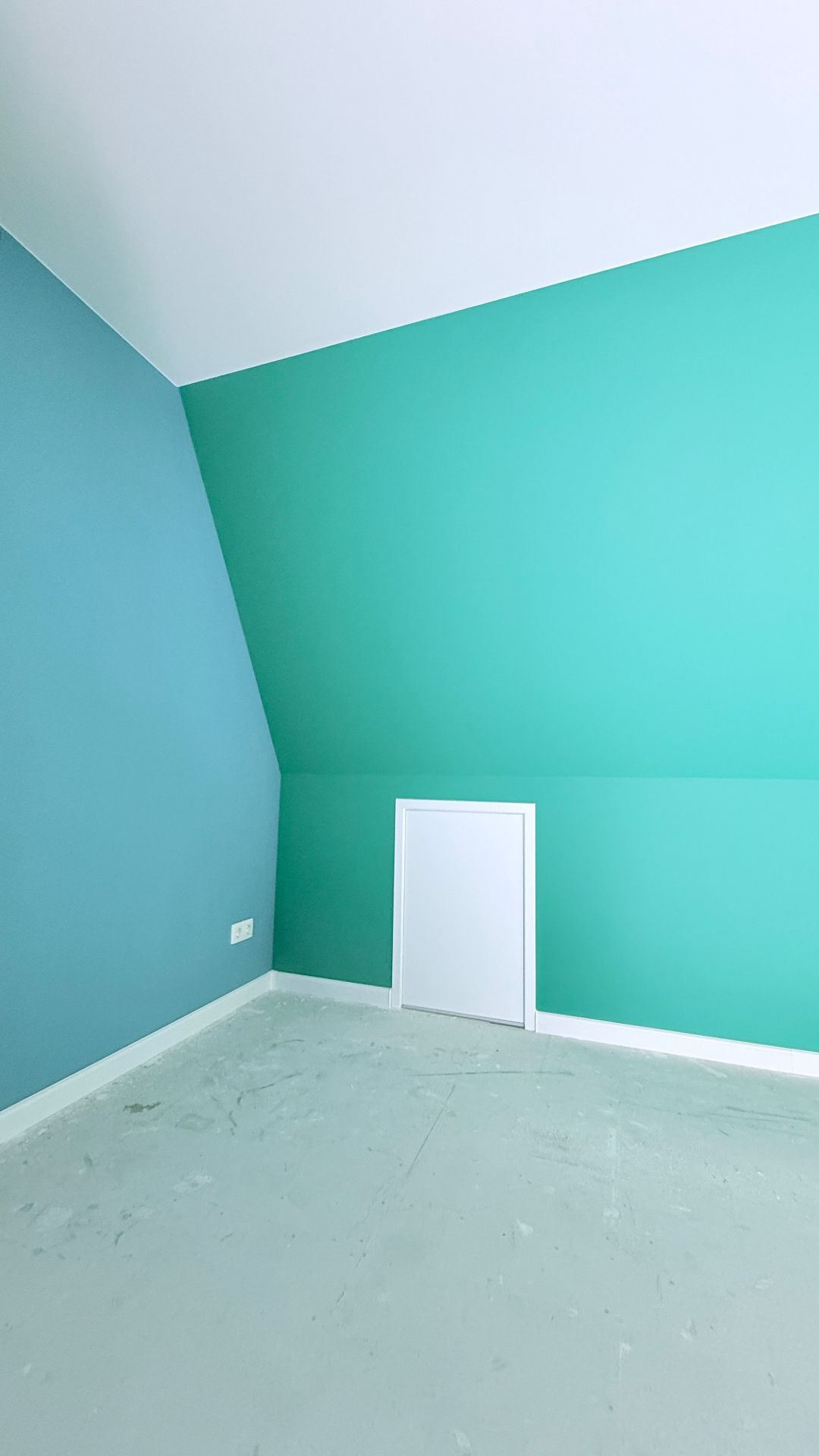 Strak geschilderde binnenwanden in groene en blauwe tinten